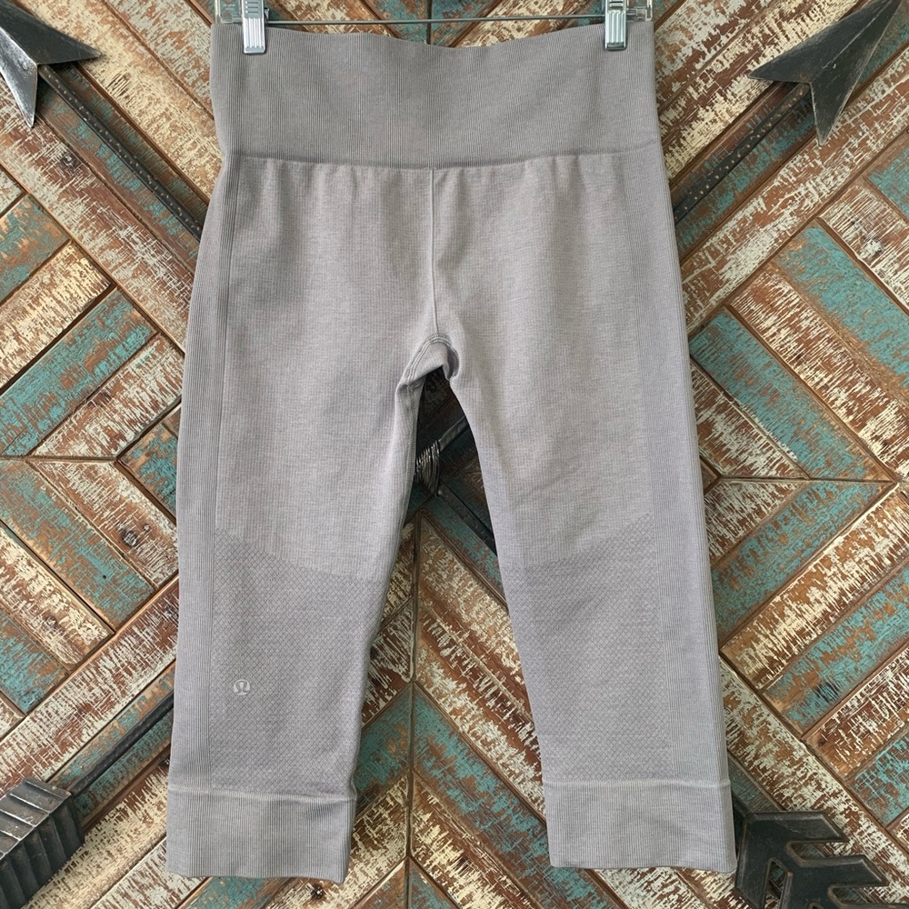 Lululemon Grey Ribbed Stretch Capri Leggings